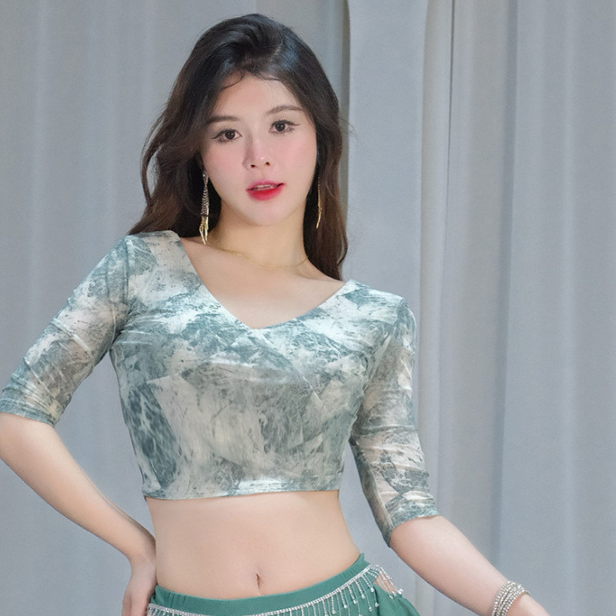 ベリーダンス　レッスンウェア　Vネックフラワー