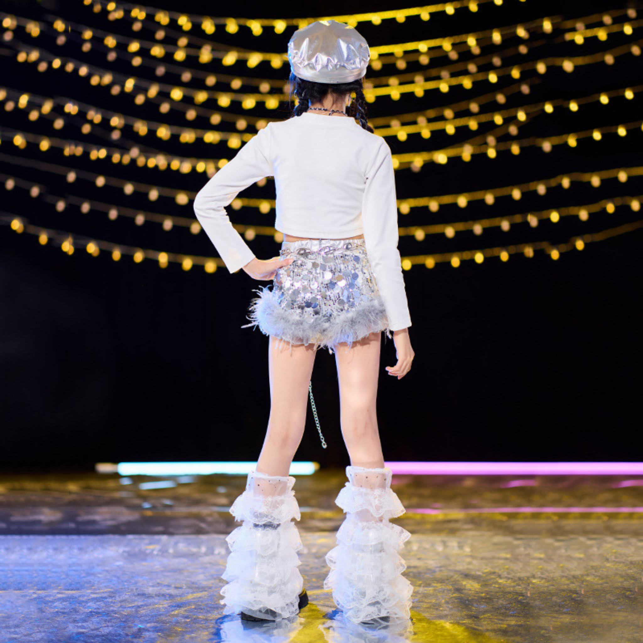 K-POP シルバーフェザー ショートパンツセットアップ キッズダンス衣装