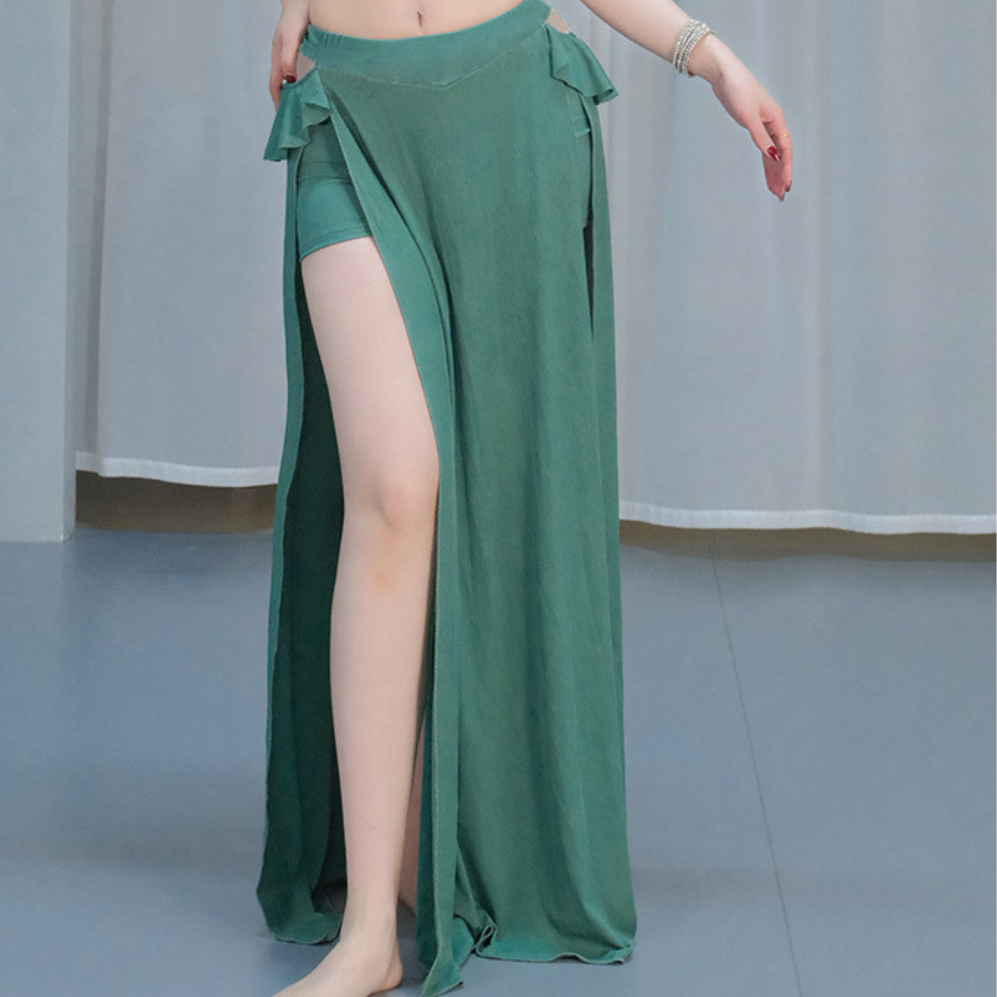 ベリーダンス　レッスンウェア　Vネックフラワー