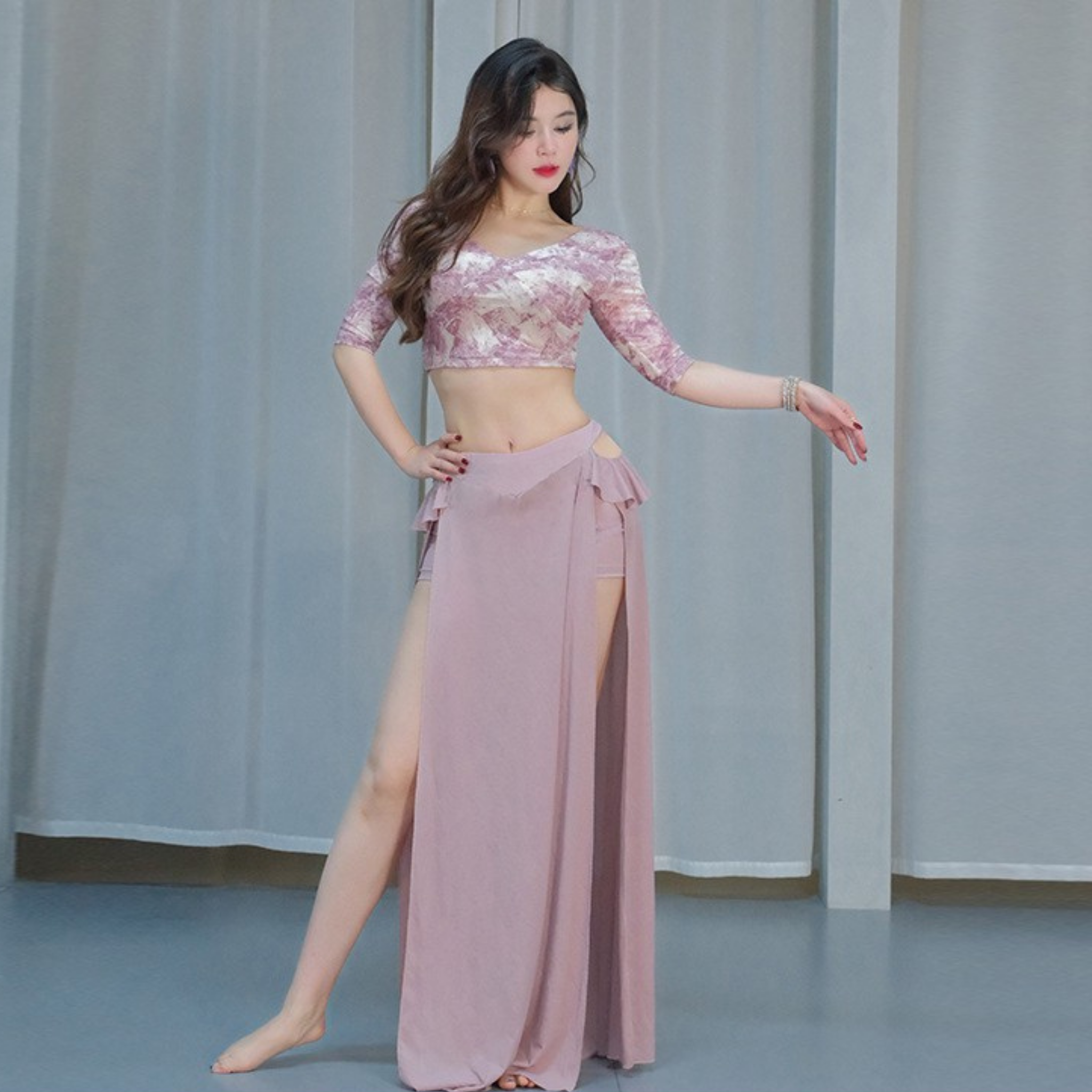 ベリーダンス　レッスンウェア　Vネックフラワー