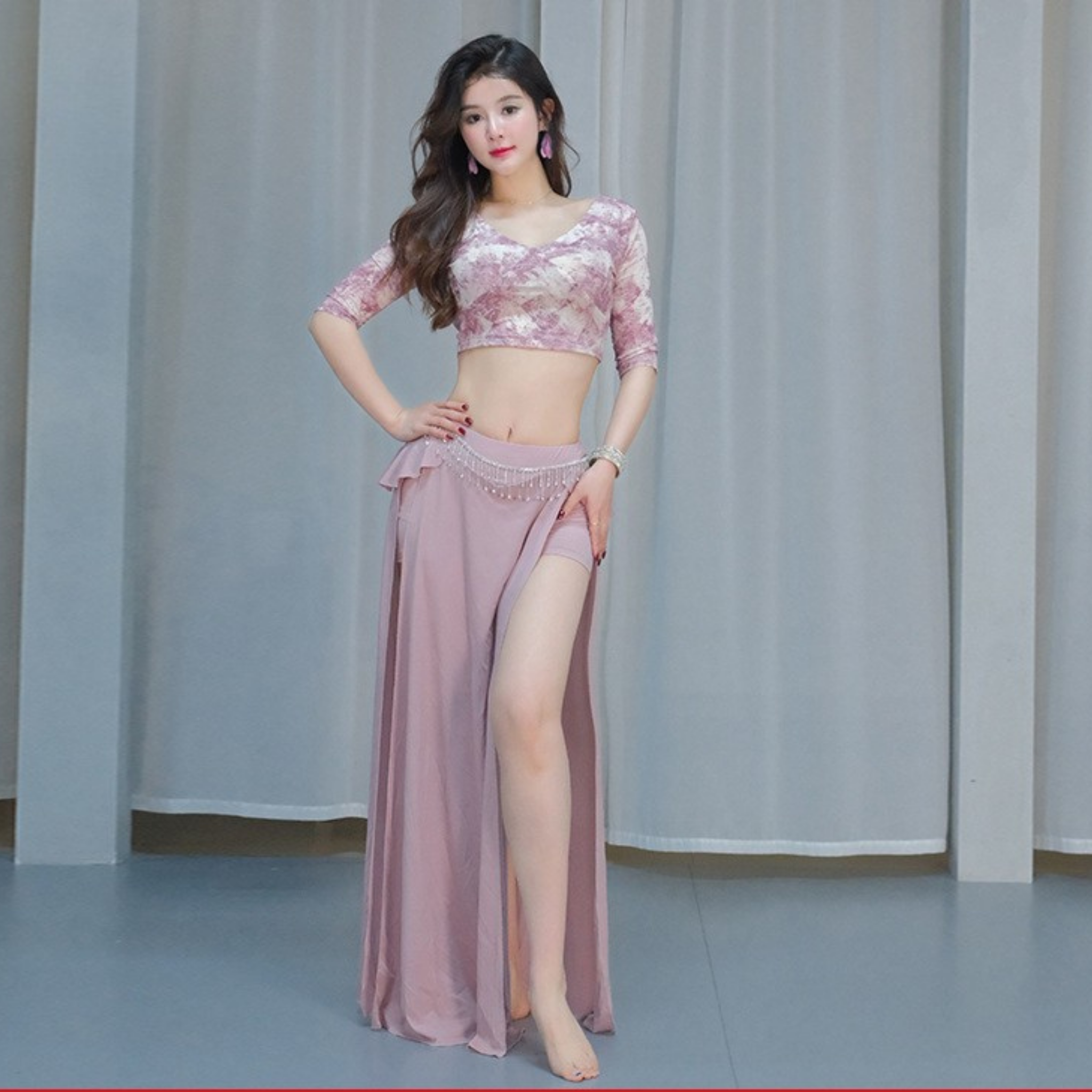 ベリーダンス　レッスンウェア　Vネックフラワー