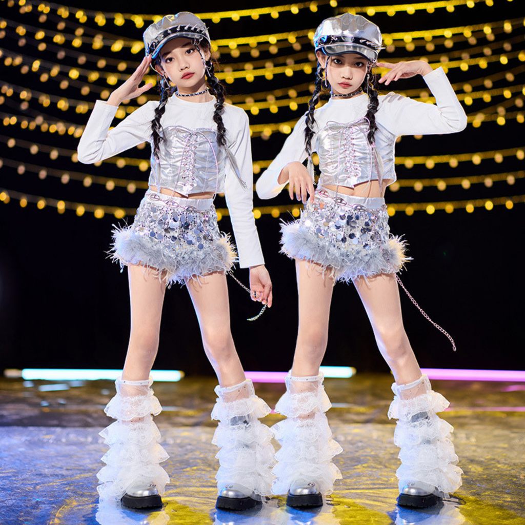 K-POP シルバーフェザー ショートパンツセットアップ キッズダンス衣装