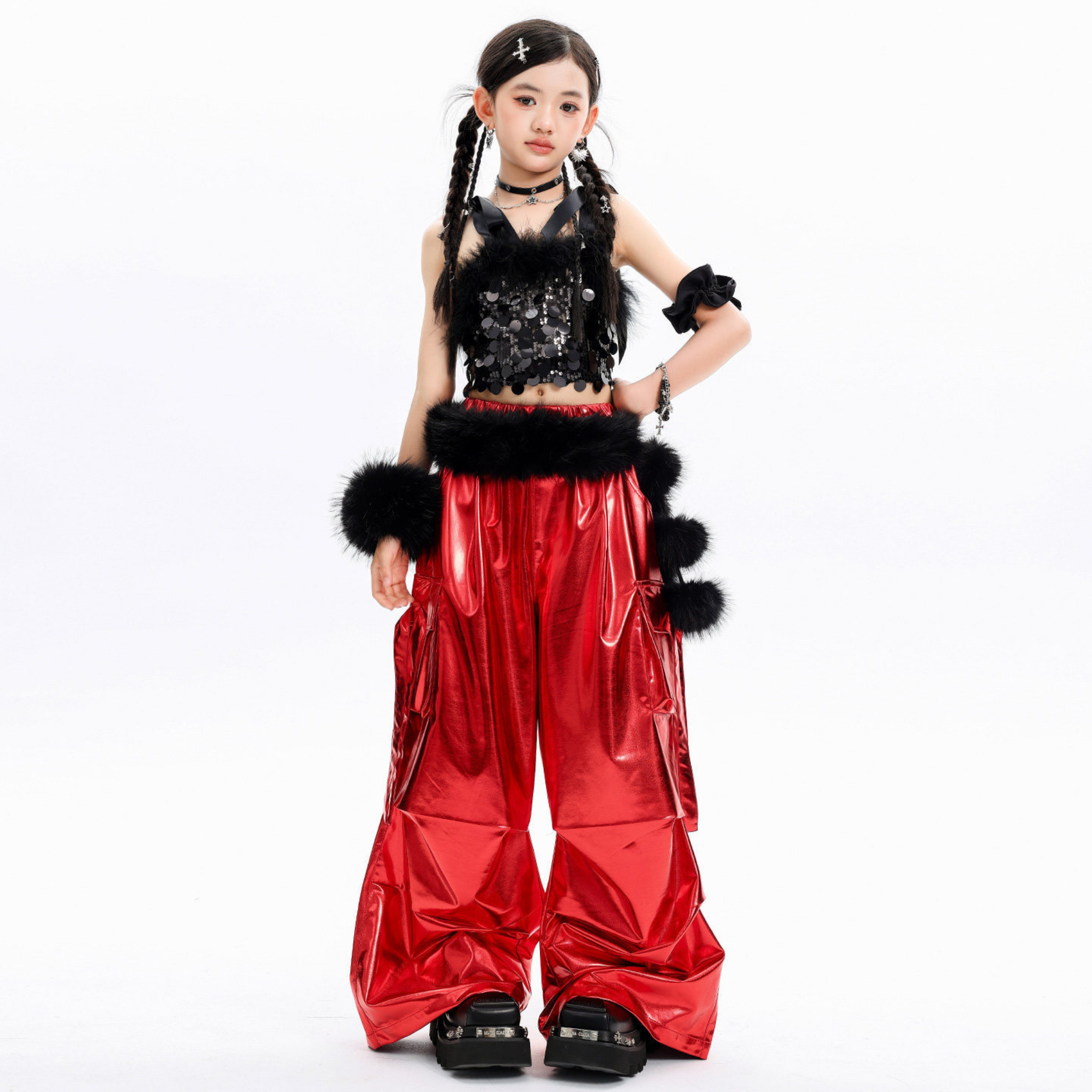 GIRLS ブラックフェザー レッドメタリックカーゴセットアップ キッズダンス衣装