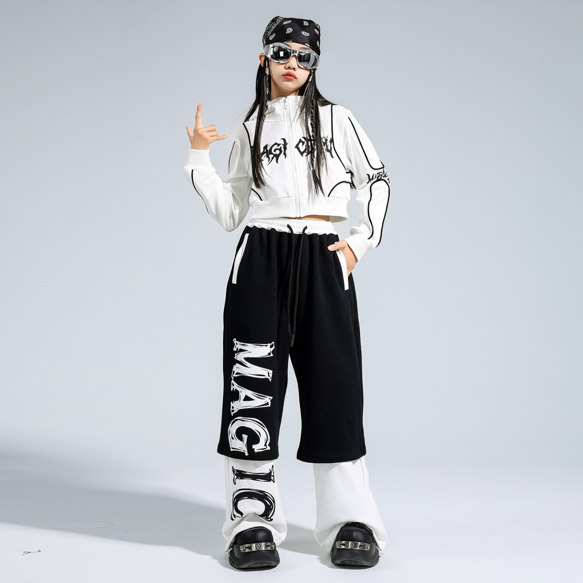 STREET ホワイトグラフィック レイヤードワイドパンツセットアップ キッズダンス衣装