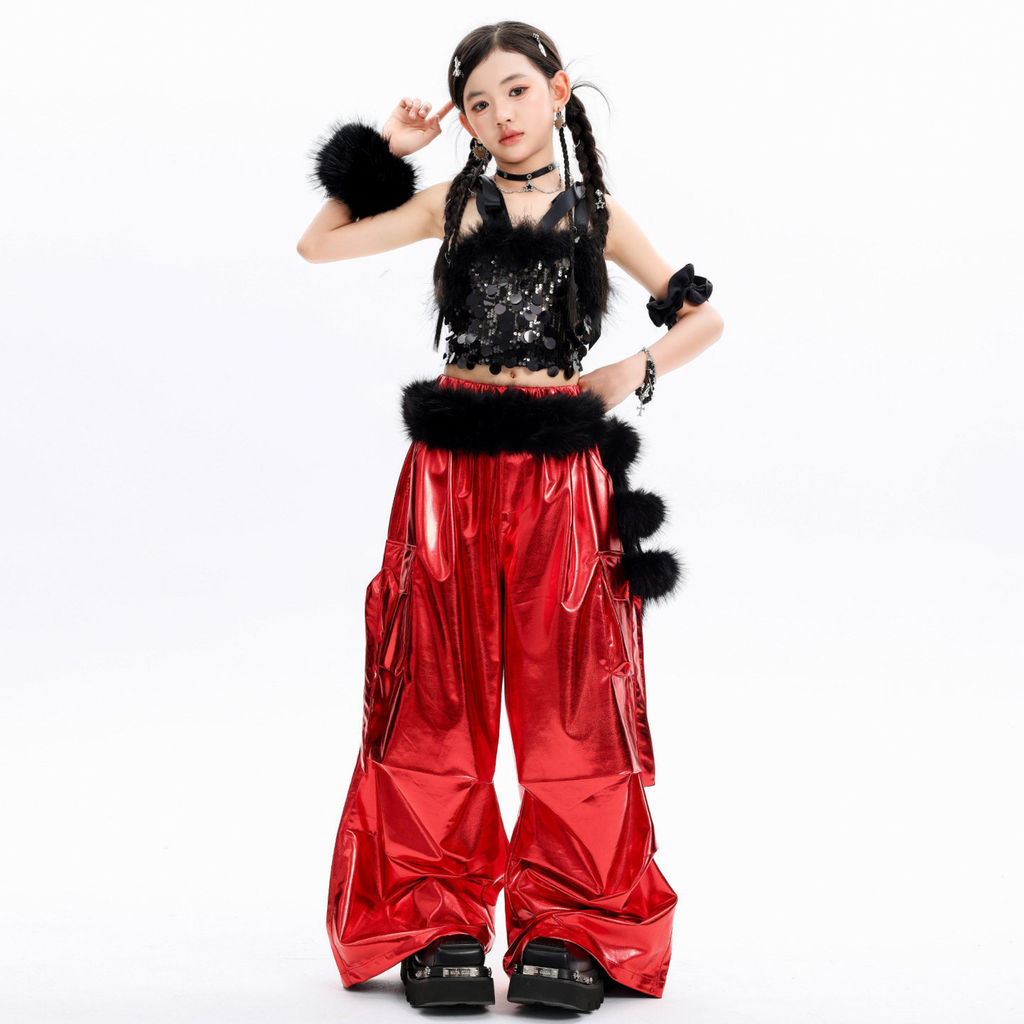 GIRLS ブラックフェザー レッドメタリックカーゴセットアップ キッズダンス衣装